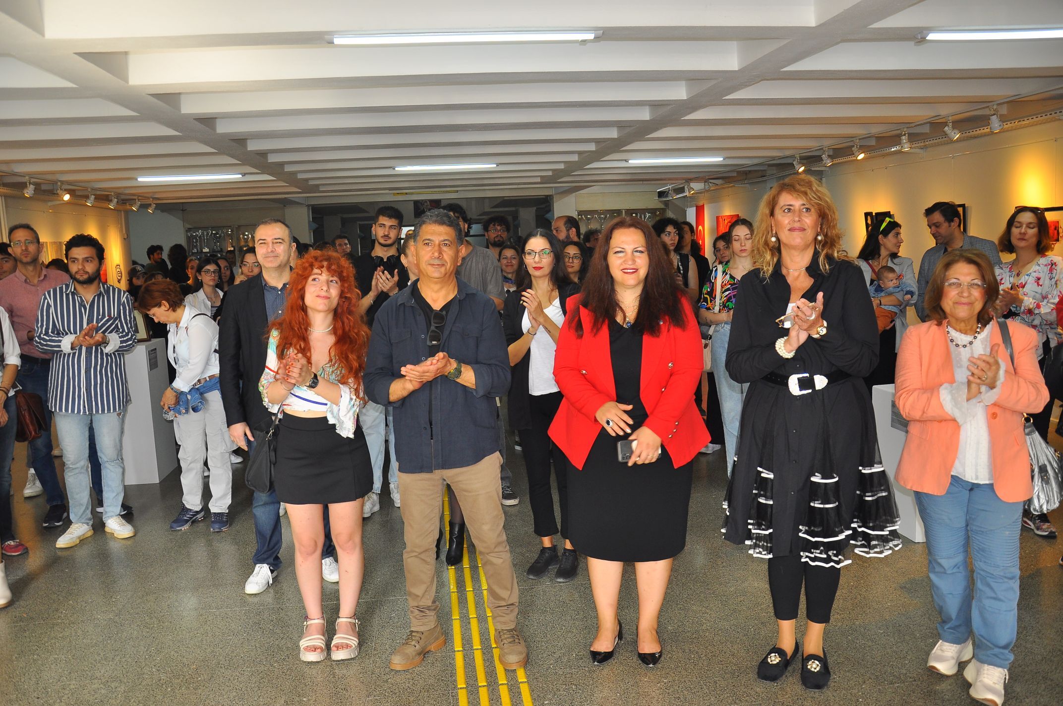 ++Genç Sanatçılar Sergisi sanatseverlerle buluştu (4)