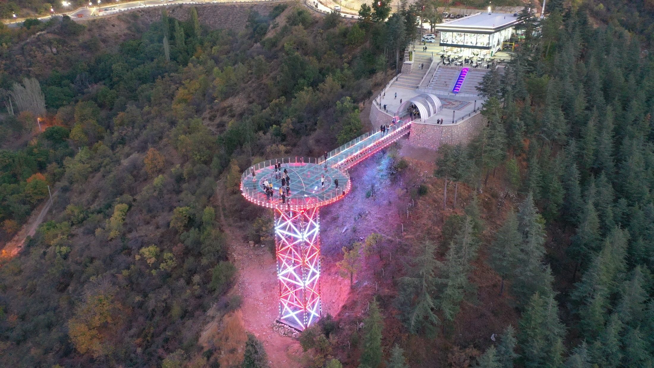 Isparta'da bulunan Cam Seyir Terası, 10 günde 75 bin ziyaretçi ağırladı (2)
