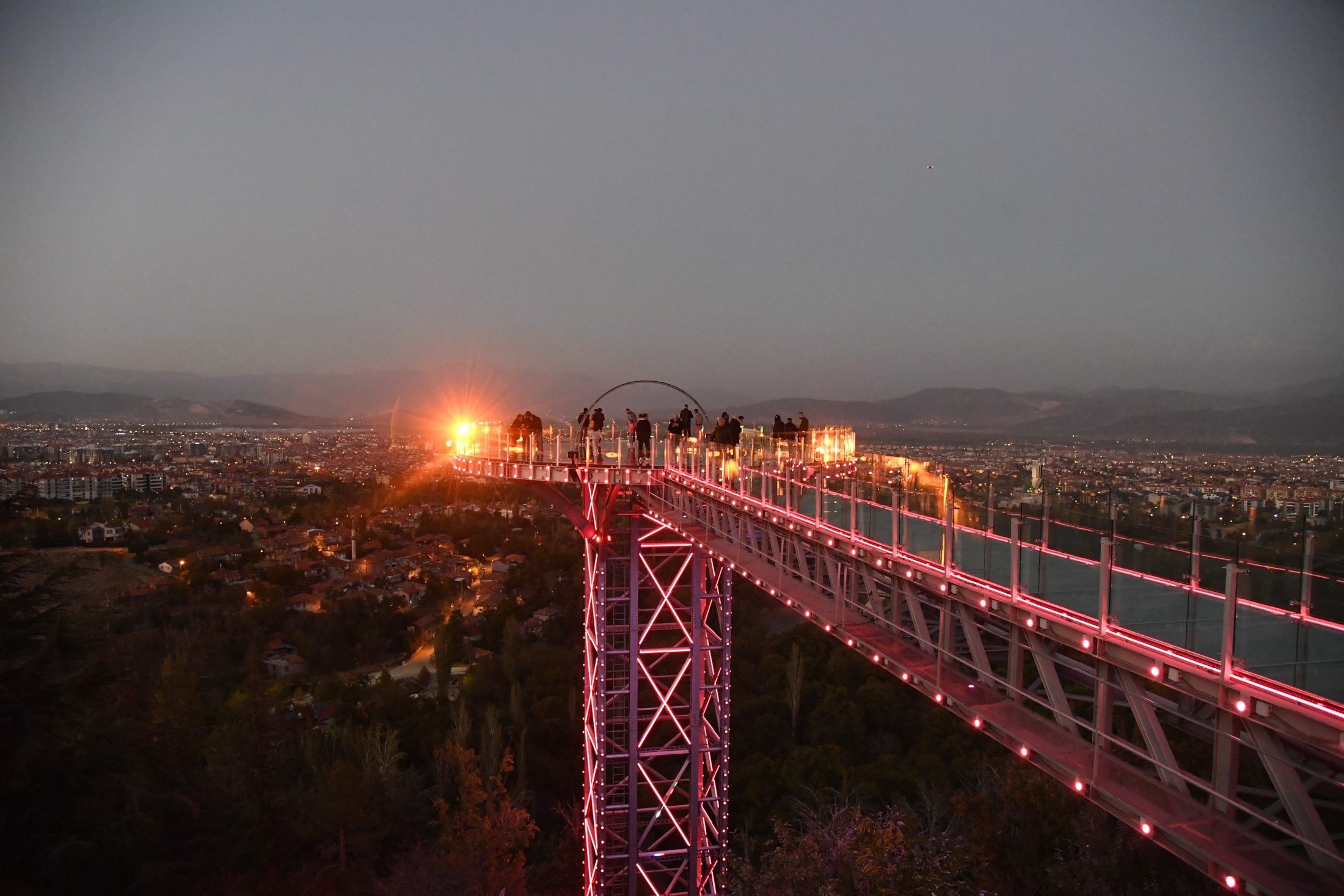 Isparta'da bulunan Cam Seyir Terası, 10 günde 75 bin ziyaretçi ağırladı (3)