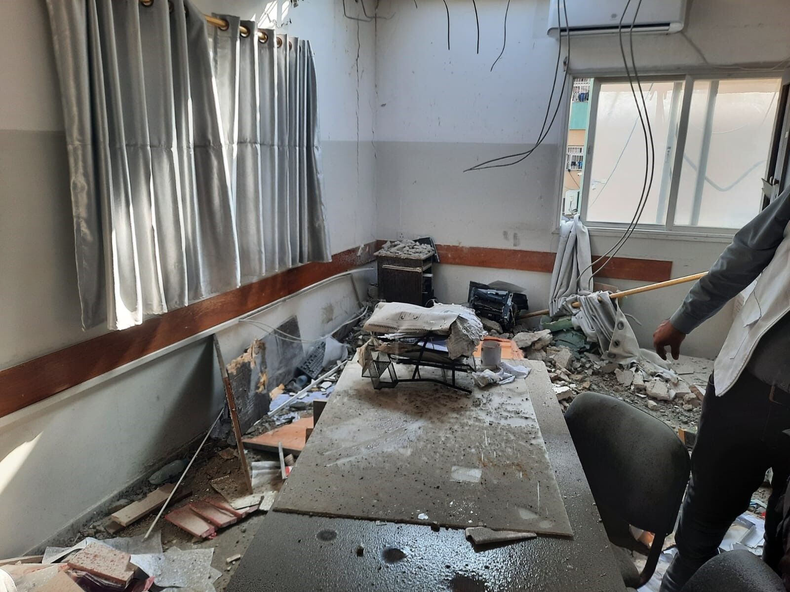 Son dakika... İsrail, Gazze’deki hastaneleri hedef aldı! (4)