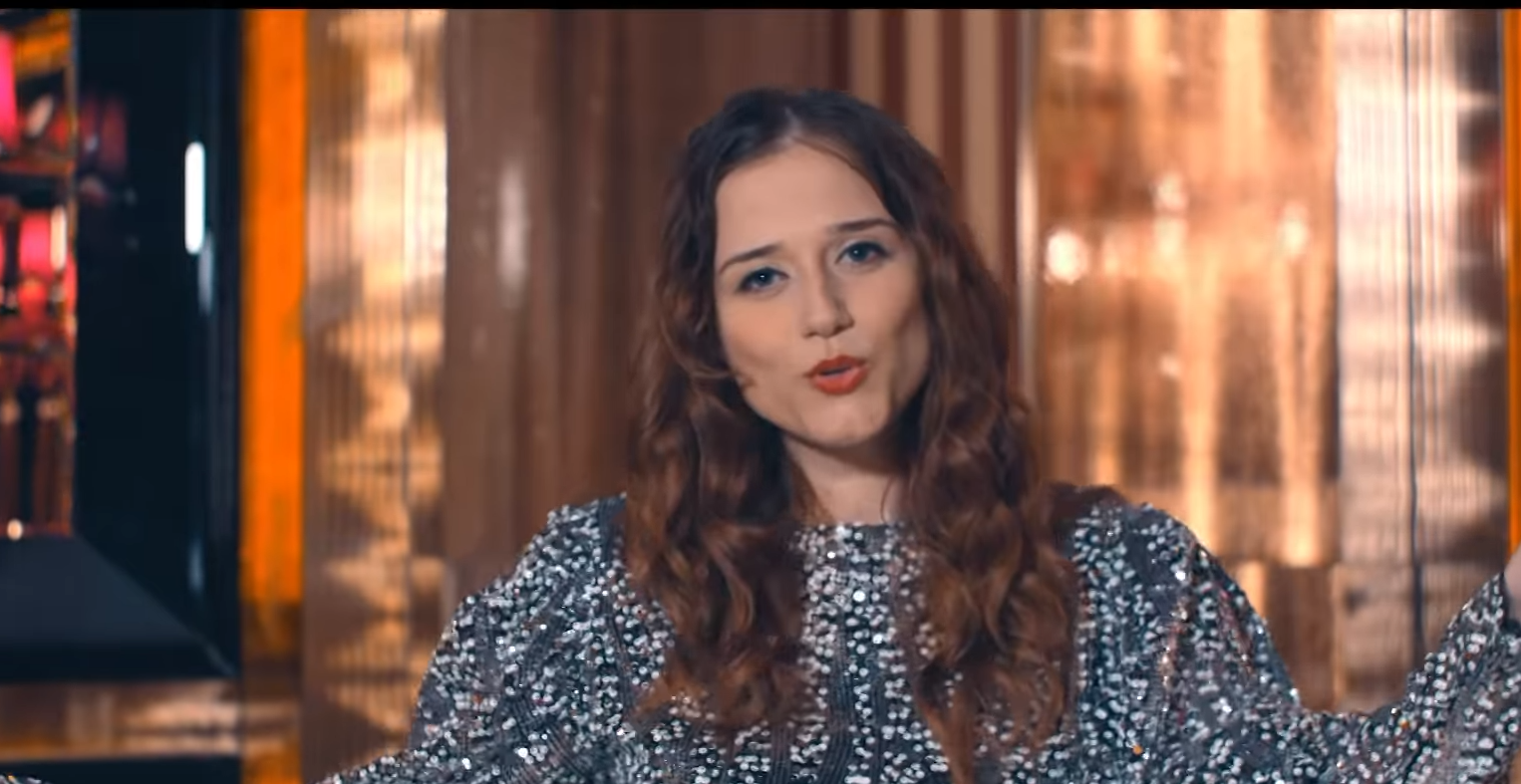 zehra-guluc-kimdir-zehra-guluc-nasil-unlu-oldu-zehra-guluc-kac-yasinda-zehra-guluc-nereli (1)-1