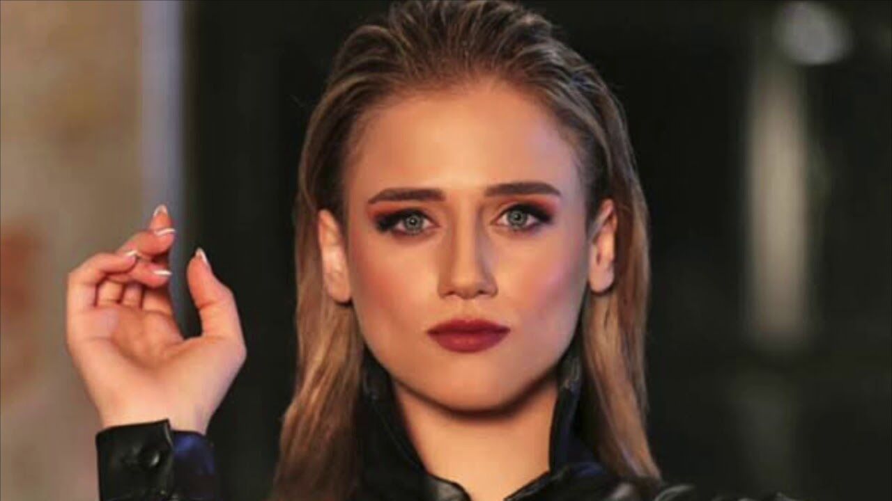 zehra-guluc-kimdir-zehra-guluc-nasil-unlu-oldu-zehra-guluc-kac-yasinda-zehra-guluc-nereli (1)