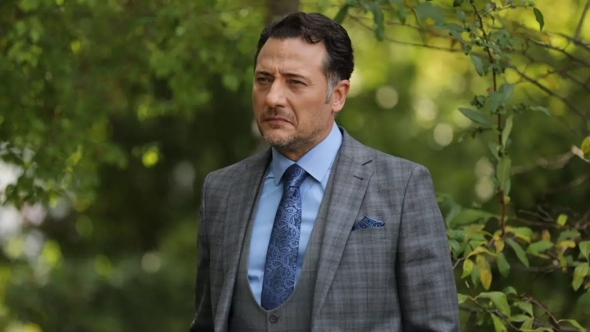 Yigit Ozsener Kimdir Yigit Ozsener Nasil Unlu Oldu Suan Hangi Dizide Oynuyor Evli Mi