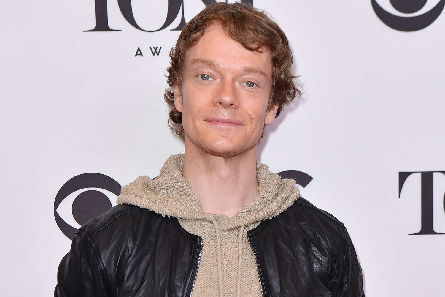 Game Of Thronesun Theon Greyjoyu Alfie Evan Allen Kimdir Alfie Allen Ile Lilly Allen Kardes Mi