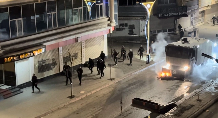 Hakkari'de Neler Oluyor Van'daki Mazbata Protestoları Hakkari'yi De Karıştırdı! (2)