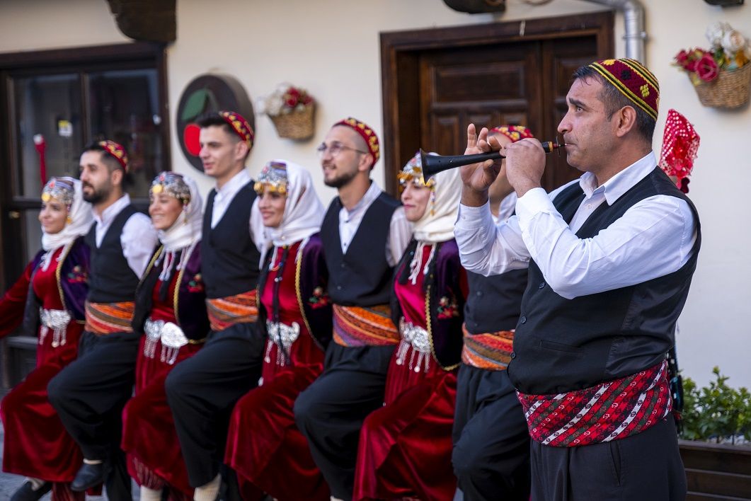 Halay High Resolution Halay hangi yöreye aittir? Halay hangi ilde oynanır? - Yeni Bakış ...