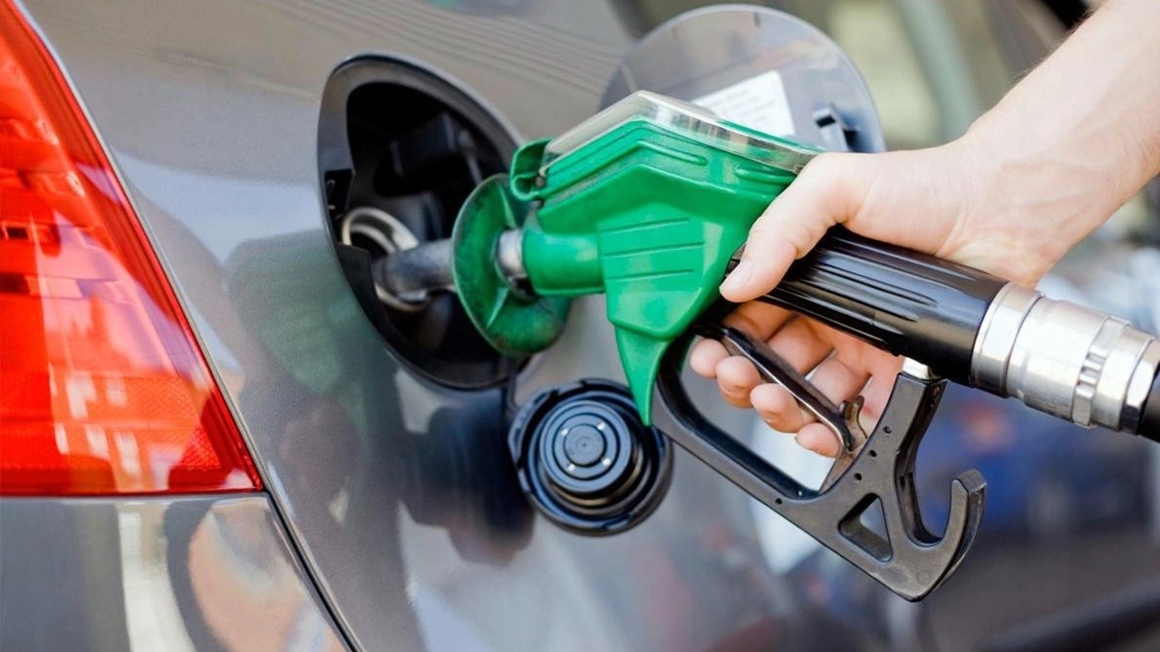 Benzin Fiyatlarında Indirim Litre 1 Lira 38 Kuruş Düşüş!
