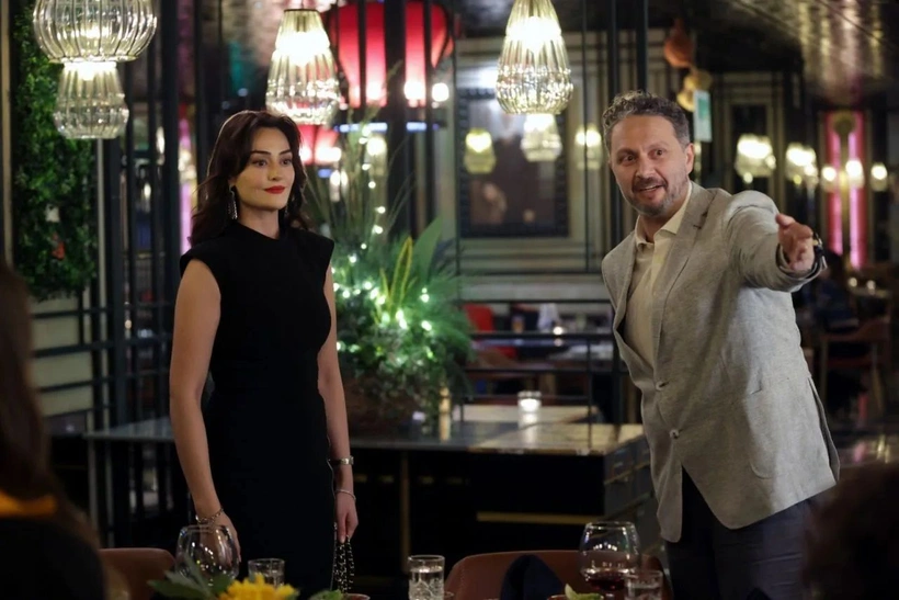 Birkan Sokullu Ve Esra Bilgic Basrolde Zamanin Kapilari Nerede Yayinlanacak (2)