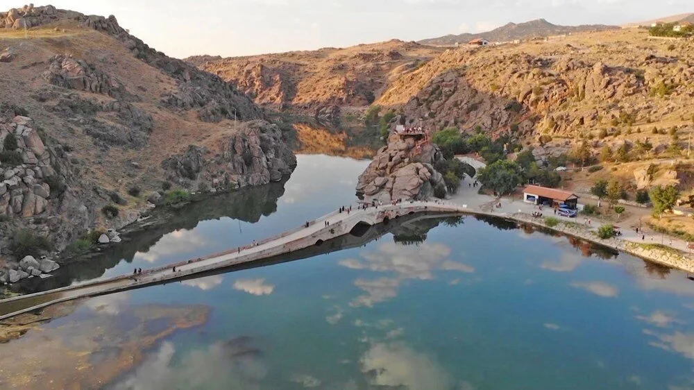 Çeşnigir Köprüsü Ve Kanyonu