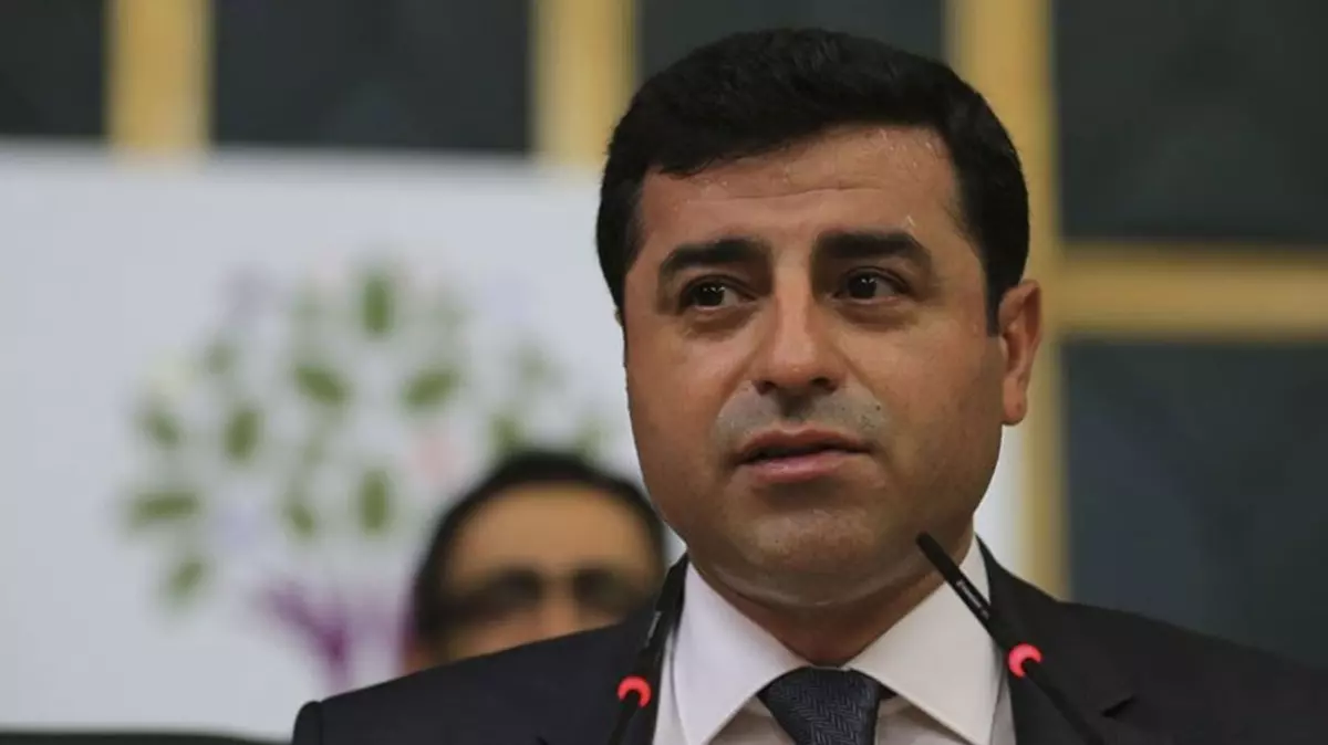 Hdp Eski Lideri Selahattin Demirtaş'a 28 Yıl Hapis Cezası! (2)