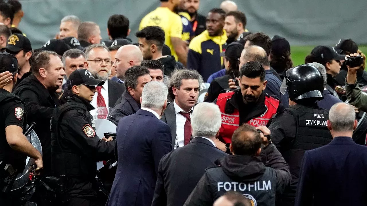 İstanbul Valiliği'nden Galatasaray Fenerbahçe Derbisi Olaylarına Ilişkin Açıklama! (1)