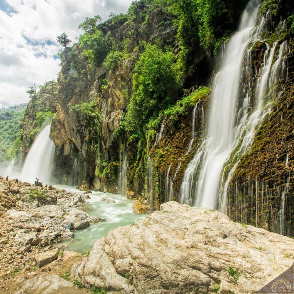 Kapuzbaşı Şelalesii