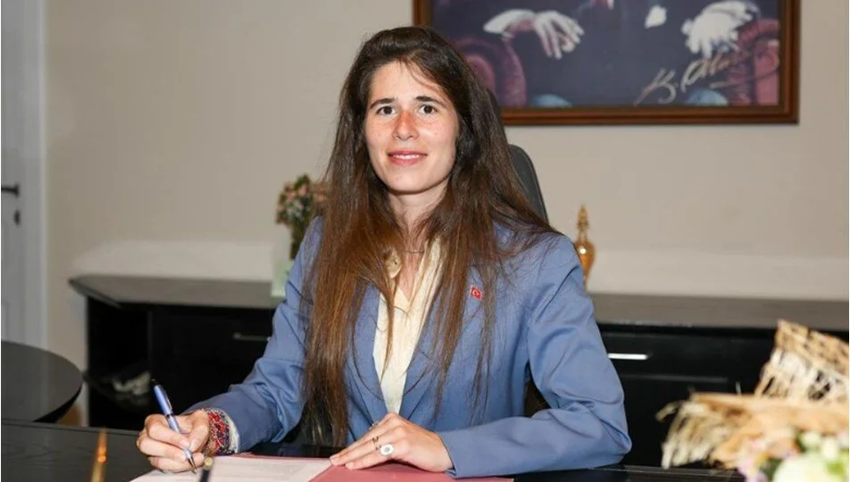 Lal Denizli-1