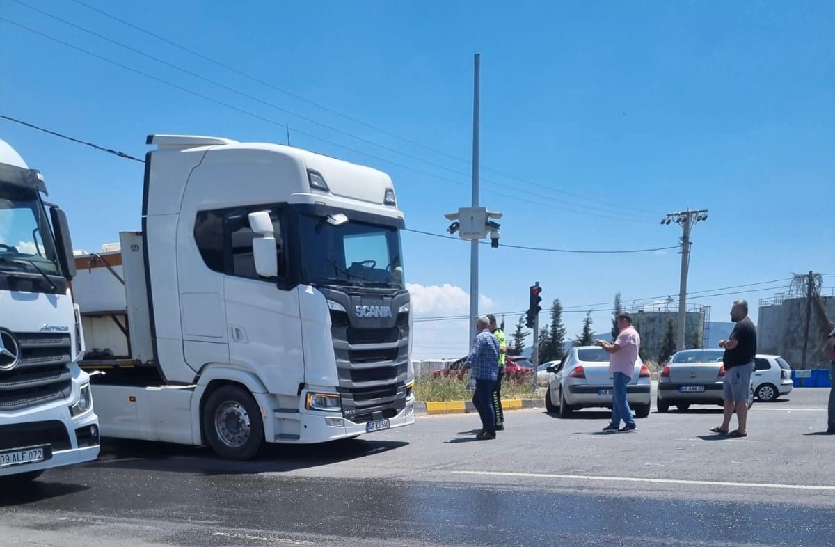 Milasta Tir Ile Otomobil Carpisti 1 Yarali (1)