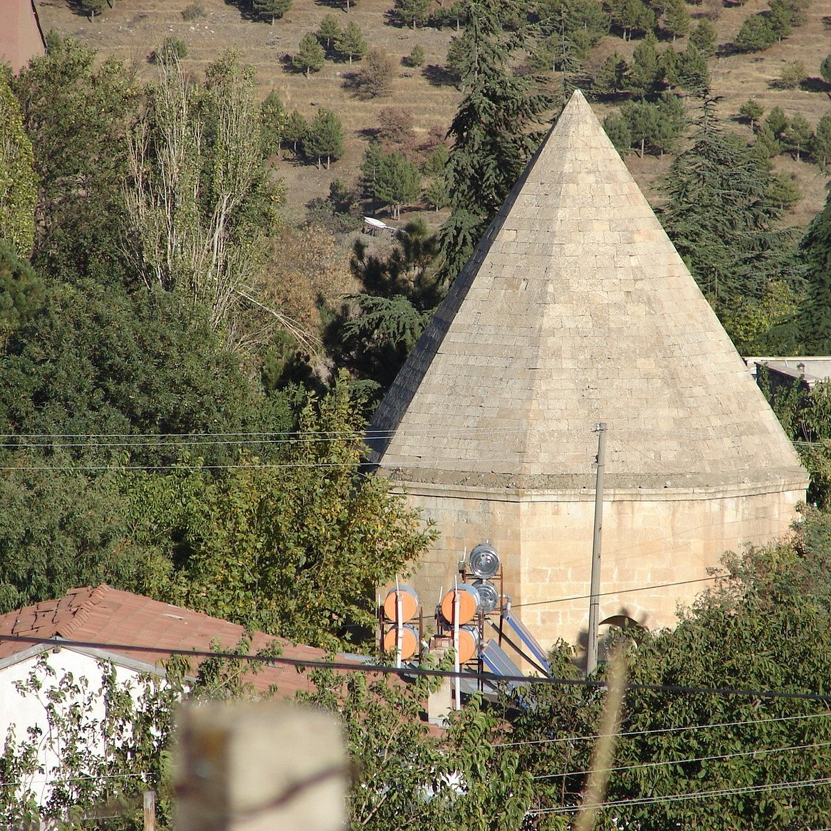 Şeyh Mansur Türbesi