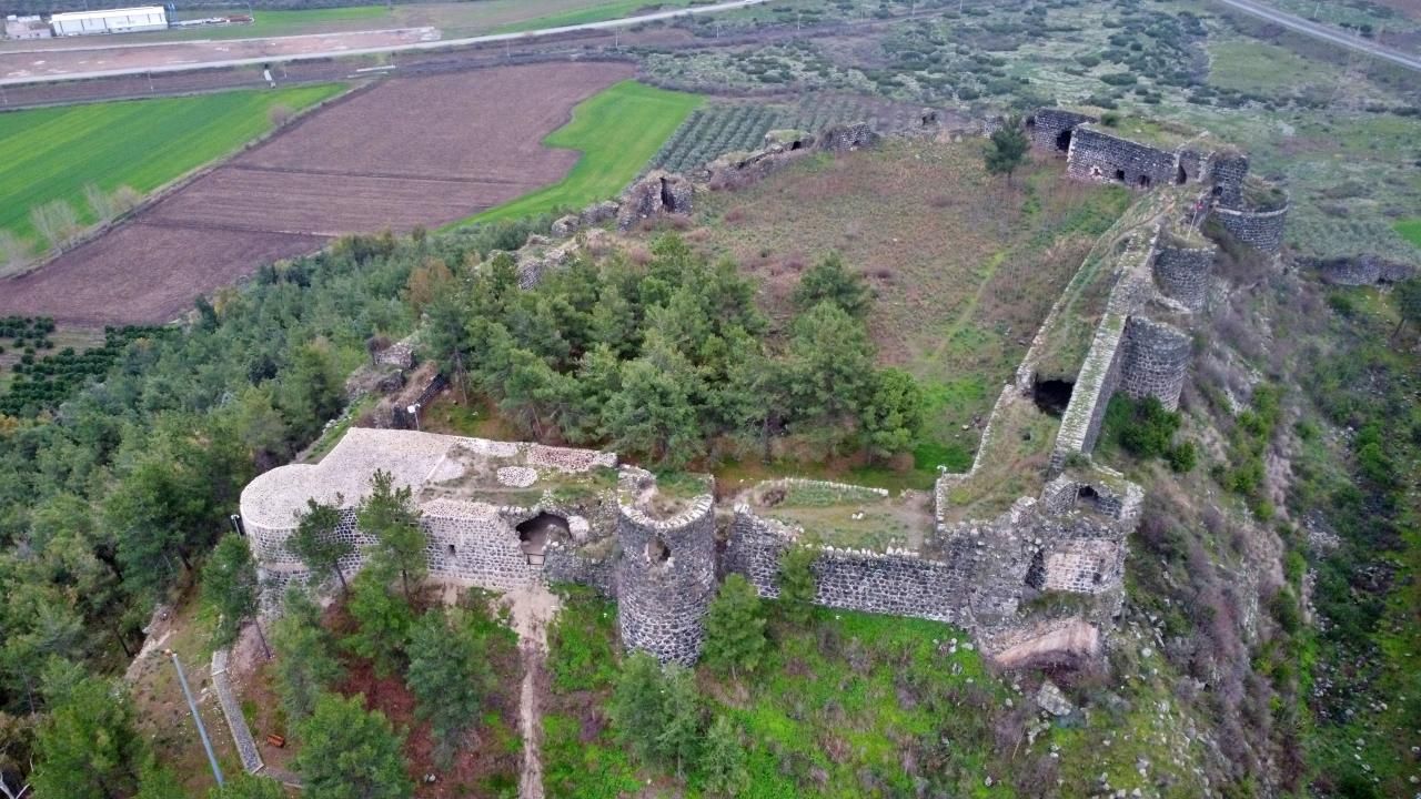 Toprakkale Kalesi