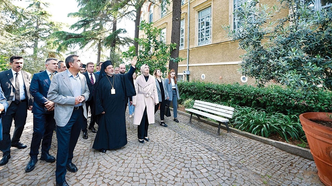 Bakan Tekin Ziyaret Etti Heybeliada Ruhban Okulu Acilacak M