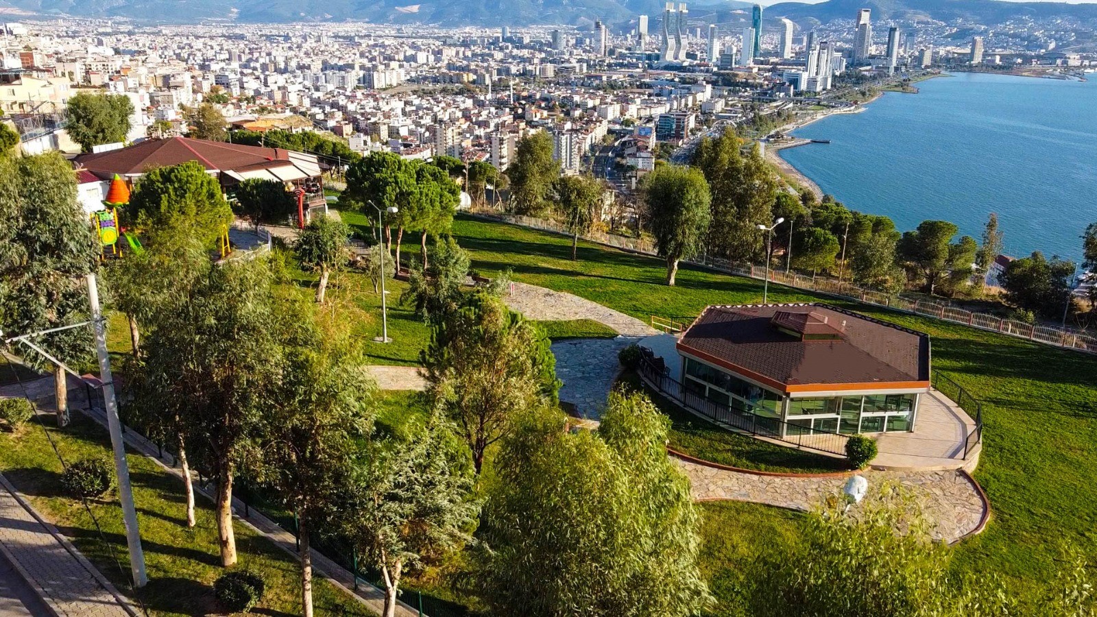 Bayraklı Belediyesi Teras Park