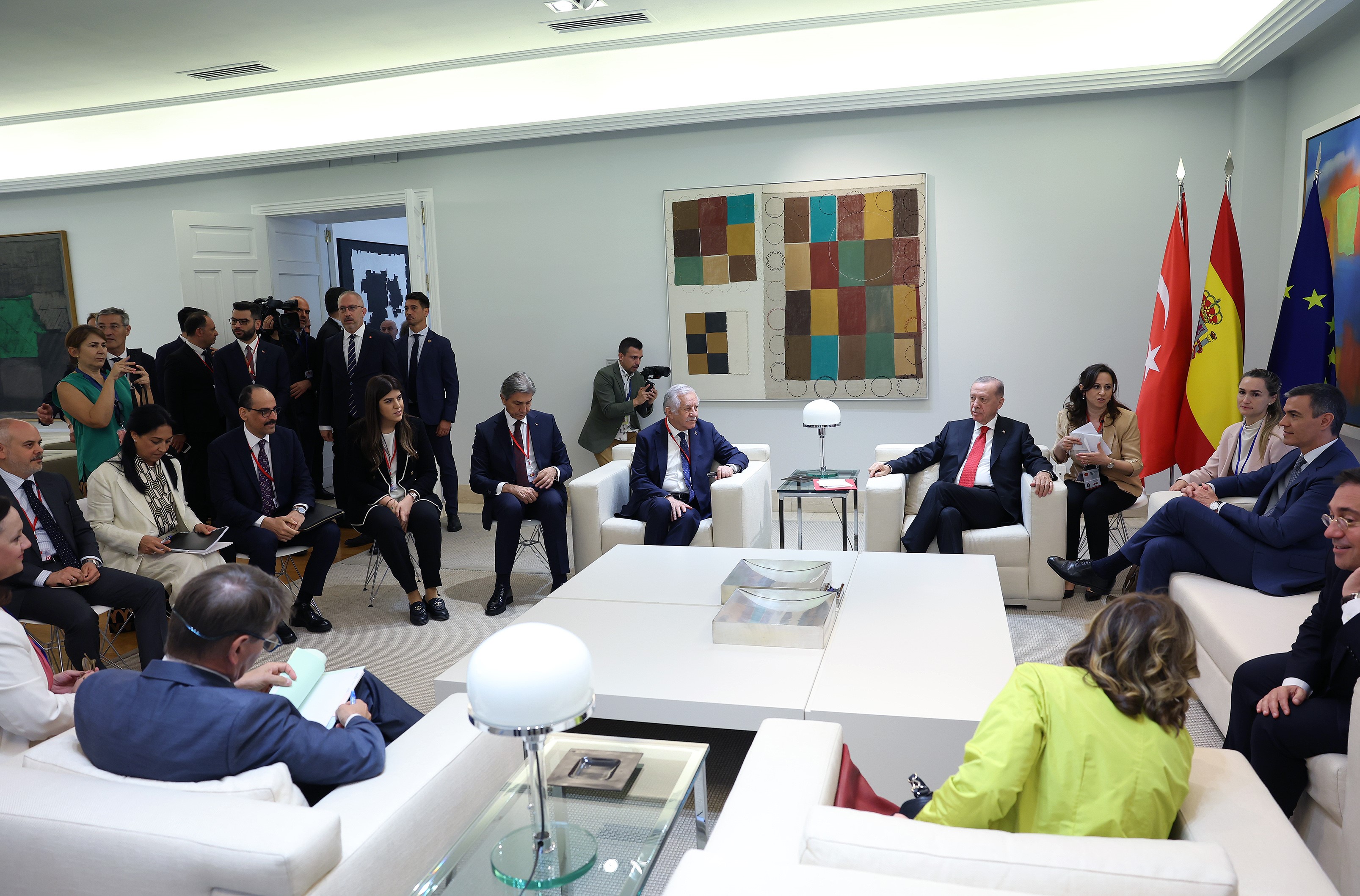 Cumhurbaskani Erdogan Ispanya Basbakani Sanchez Ile Gorustu