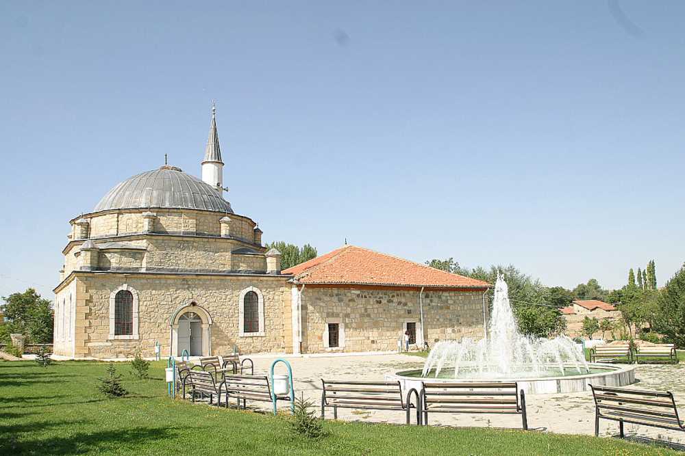 Emirci Sultan Türbesi Ve Camii