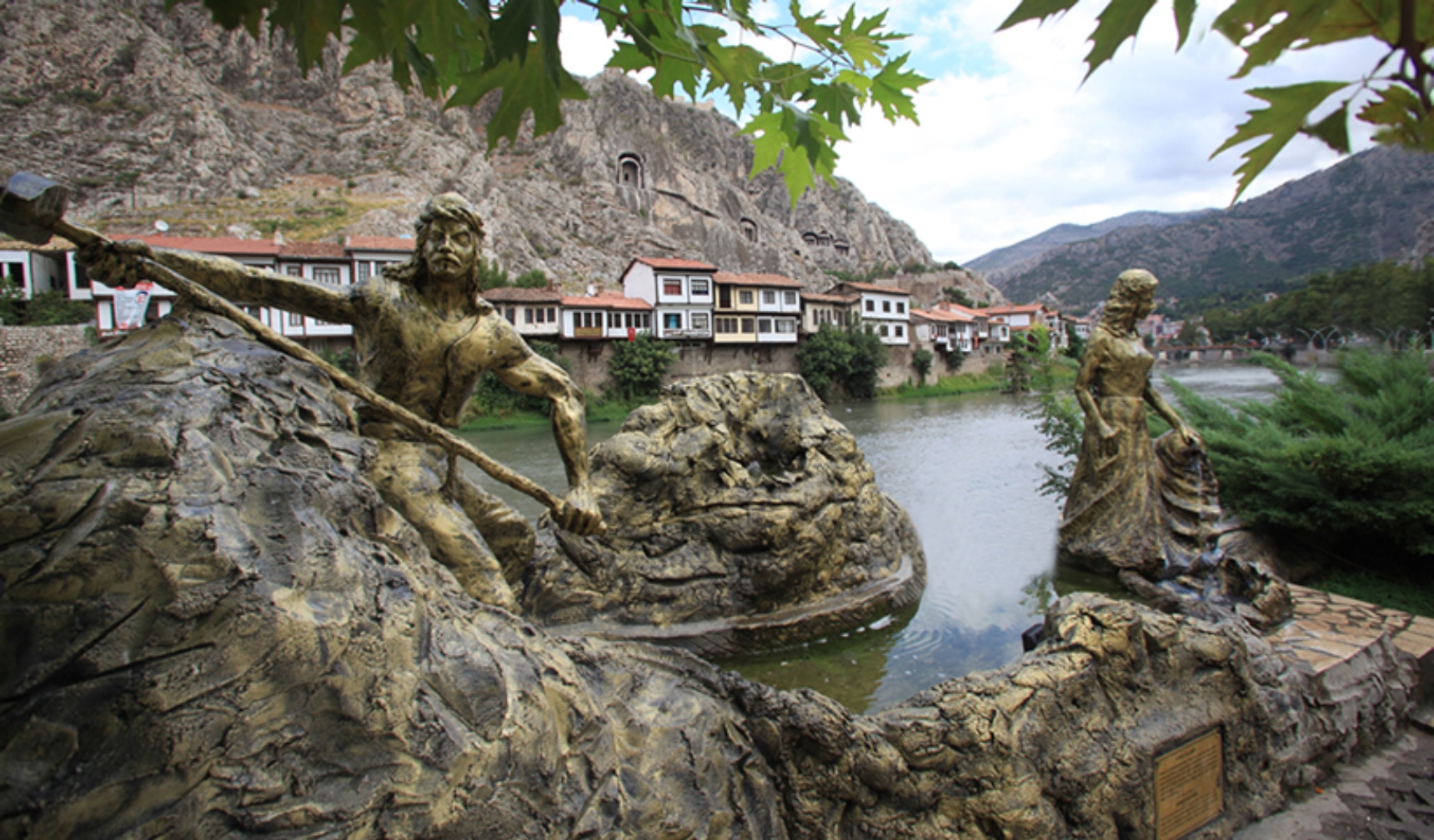 Ferhat Ve Şirin Heykeli