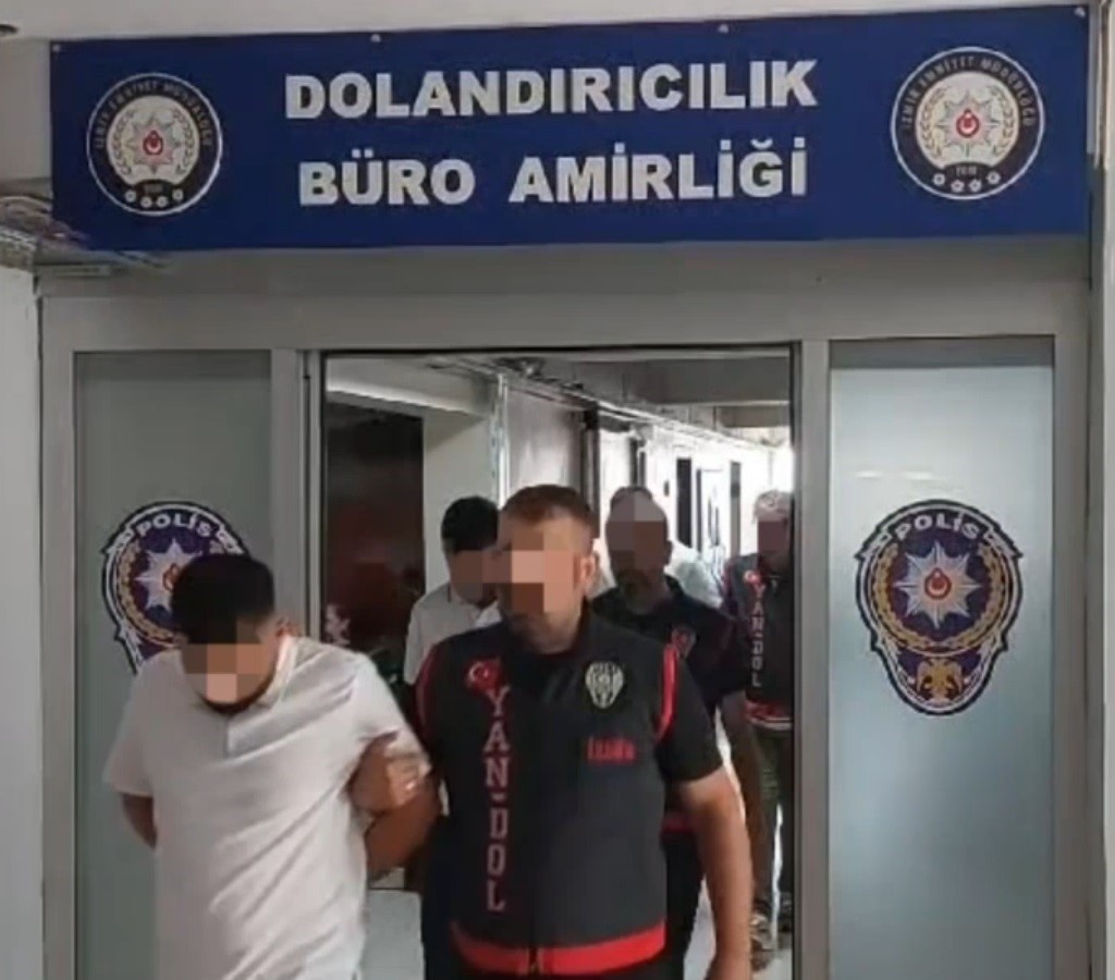 Izmirde Sahte Polis Ve Savci Dolandiriciligi 3 Kisi Tutuklandi (2)