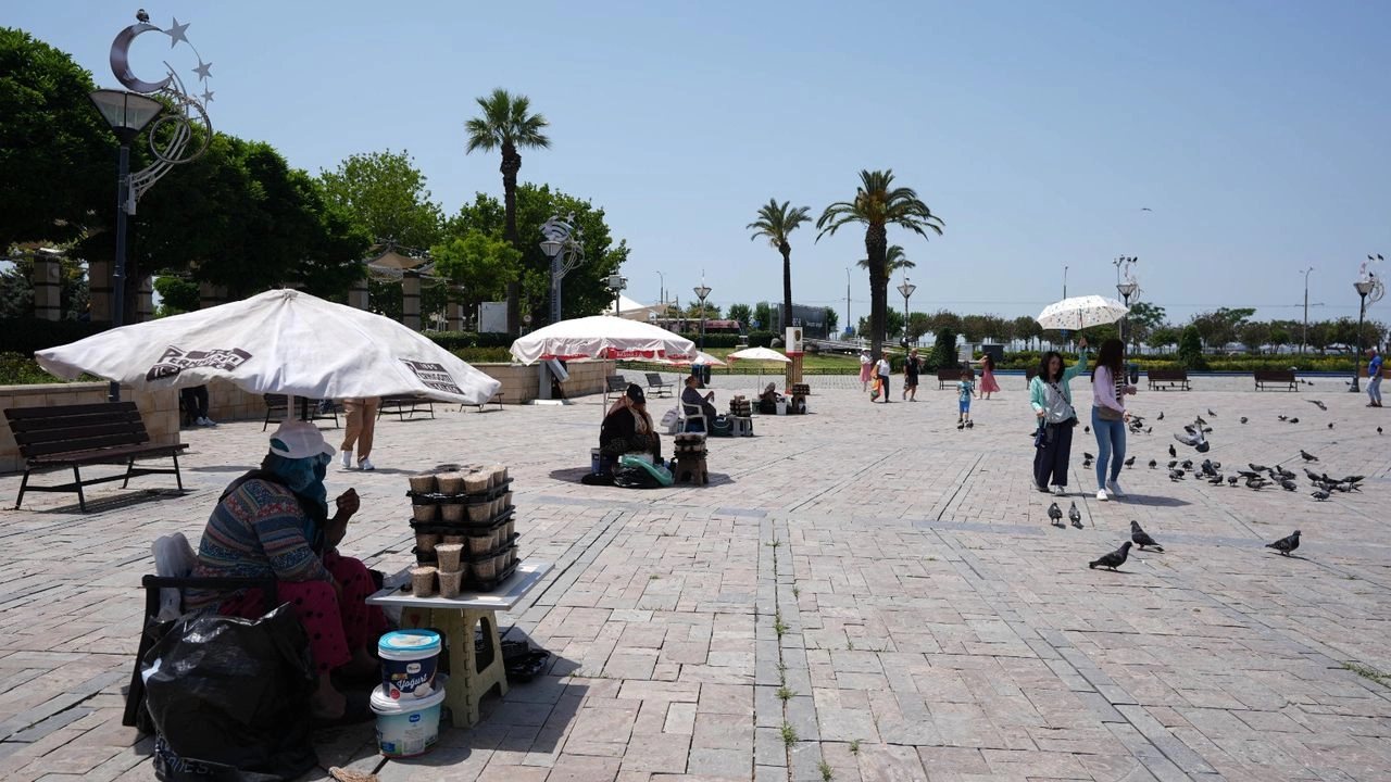 İzmir'de Sıcaklık Rekor Kıracak Mı Meteoroloji'den Uyarı Geldi!