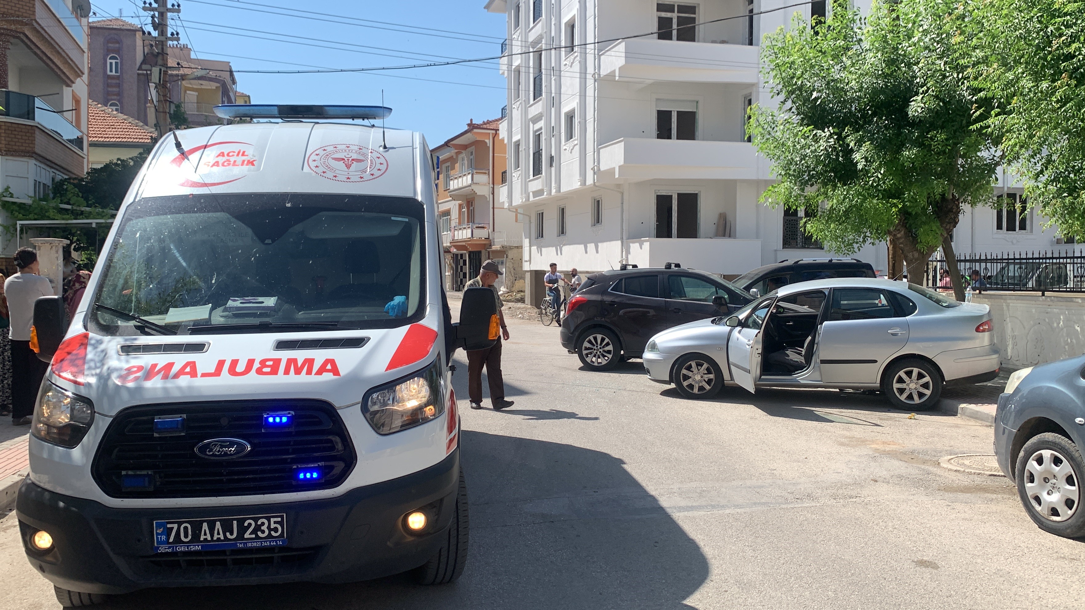 Karamanda Korkutan Kaza Aractaki Cocugu Annesi Sakinlestirdi (3)
