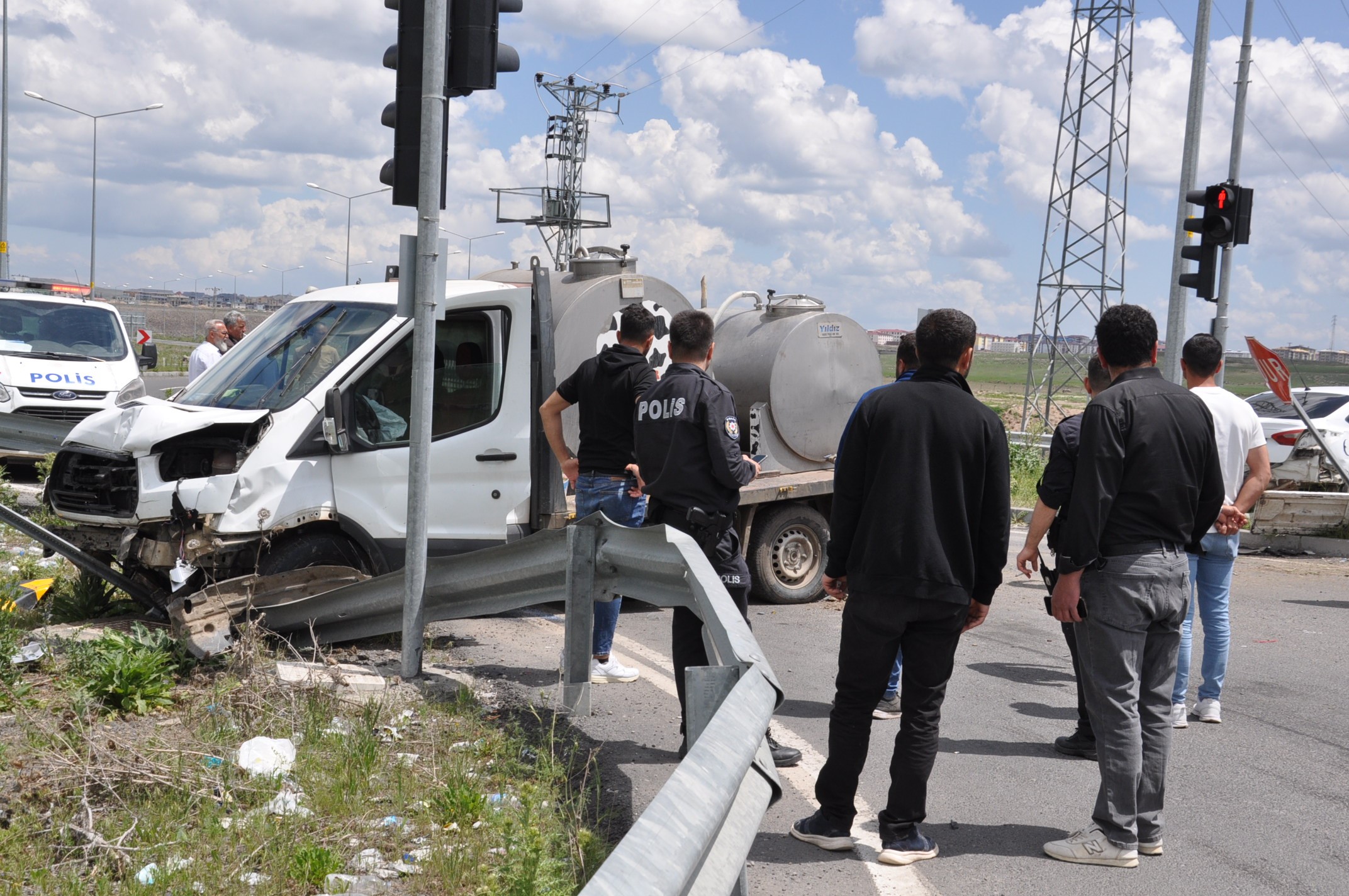 Karsta Korkutan Kaza 4 Kisi Yaralandi (1)
