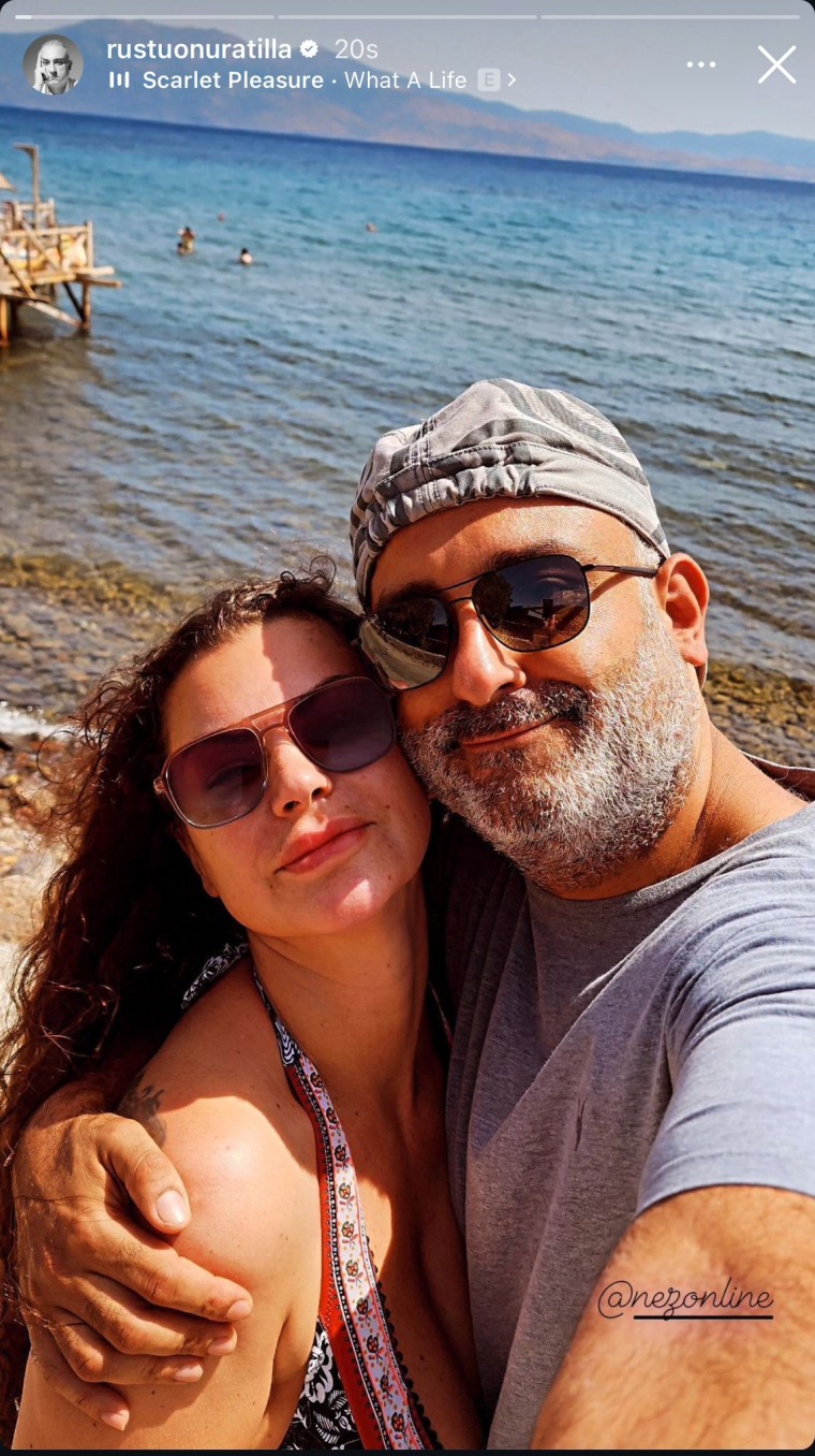 Rustu Onur Atillanin Bosanma Sonrasi Yeni Aski Nez Ile Pozu Olay Yaratti (4)