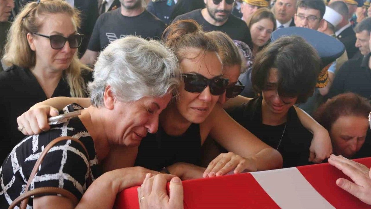 Sehit Hava Pilotu Albay Ugur Yildiz Izmirde Son Yolculuguna Ugurlandi (2)