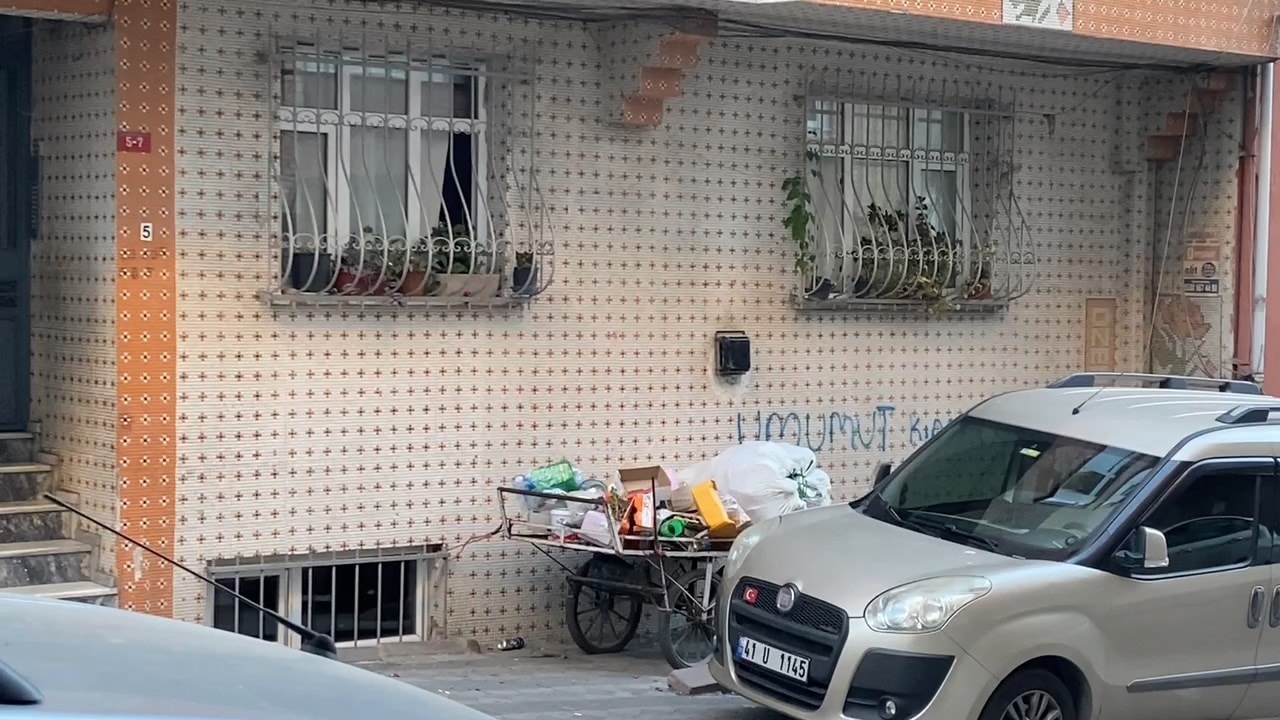 Sultangazide Kizinin 17 Yasindaki Arkadasini Taciz Eden Baba Gozaltina Alindi