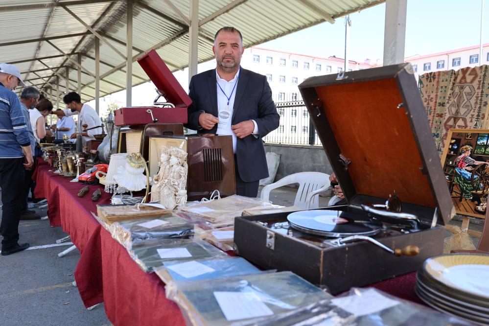 Tarih Kokan Bulusma Noktasi Sivasta Antika Pazari Acildi (8)