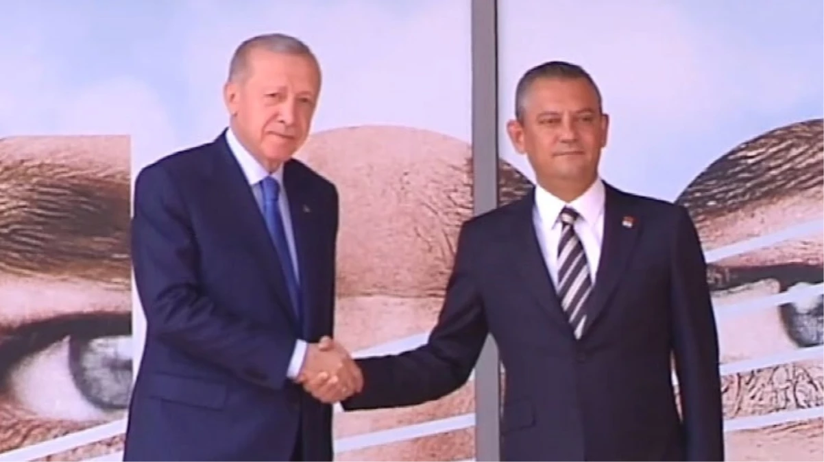 Tarihi An Cumhurbaşkanı Erdoğan, 18 Yıl Sonra Chp Genel Merkezi'nde! (1)