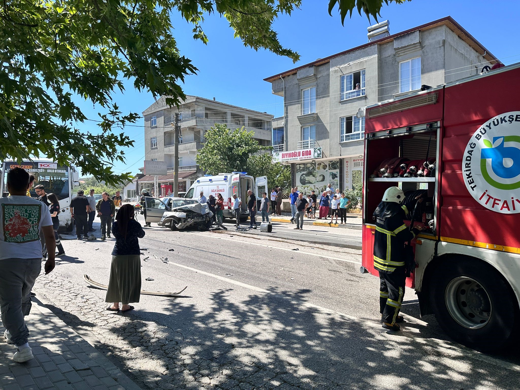 Tekirdag Otomobil Ile Yolcu Minibusu Carpisti 5 Yarali (1)
