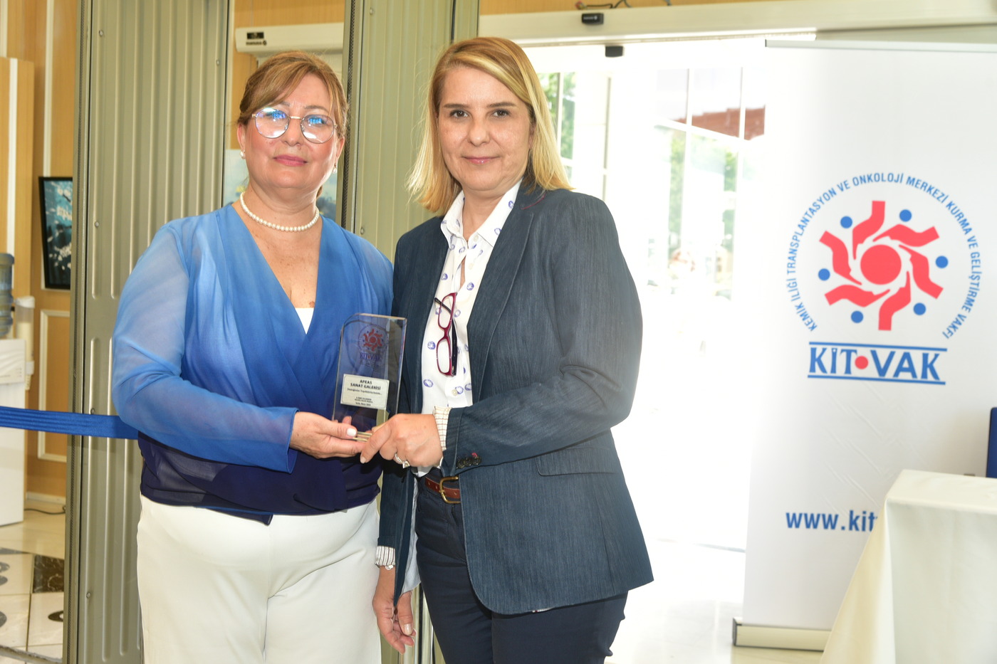 Tülay Apaydın Kitvak Plaket Foto
