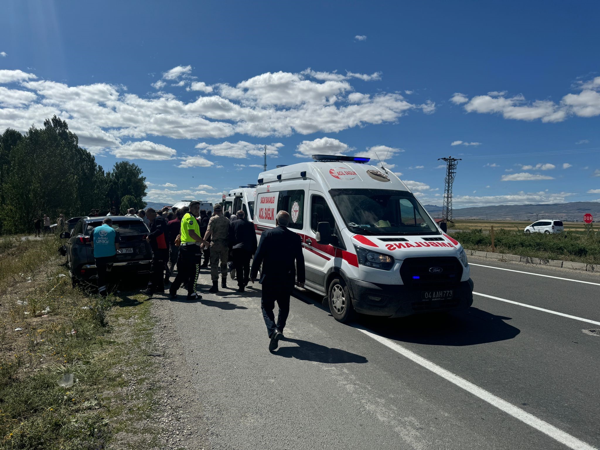 Ağrı'da Trafik Kazası Faciası 13 Yaralı (3)