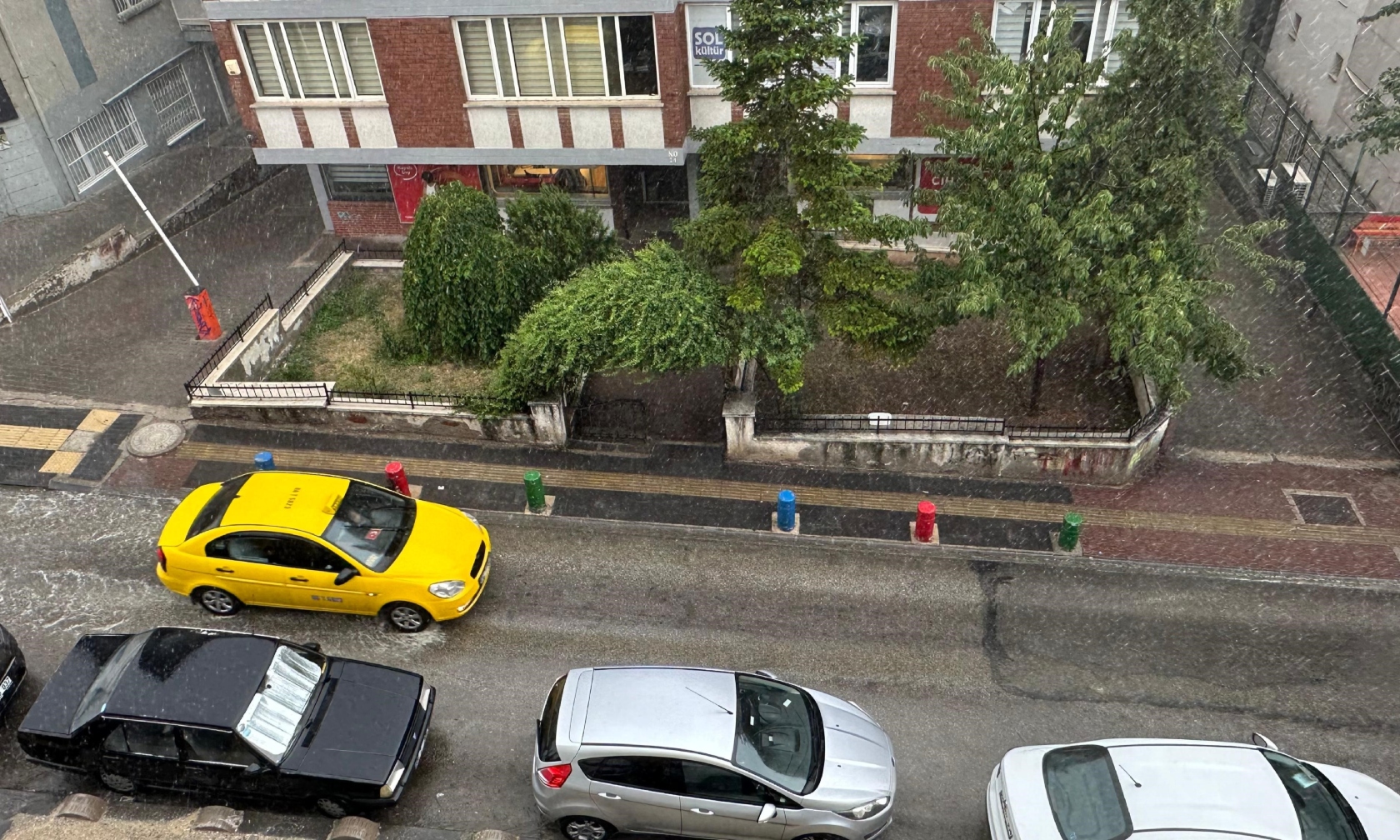 Ankaralilar Dikkat Saganak Yagis Etkisini Gosteriyor (1)