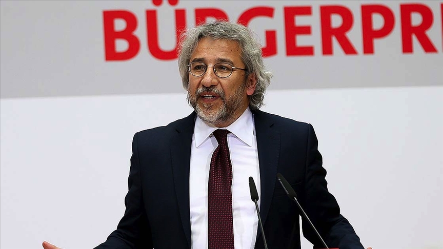 Can Dündar (1)