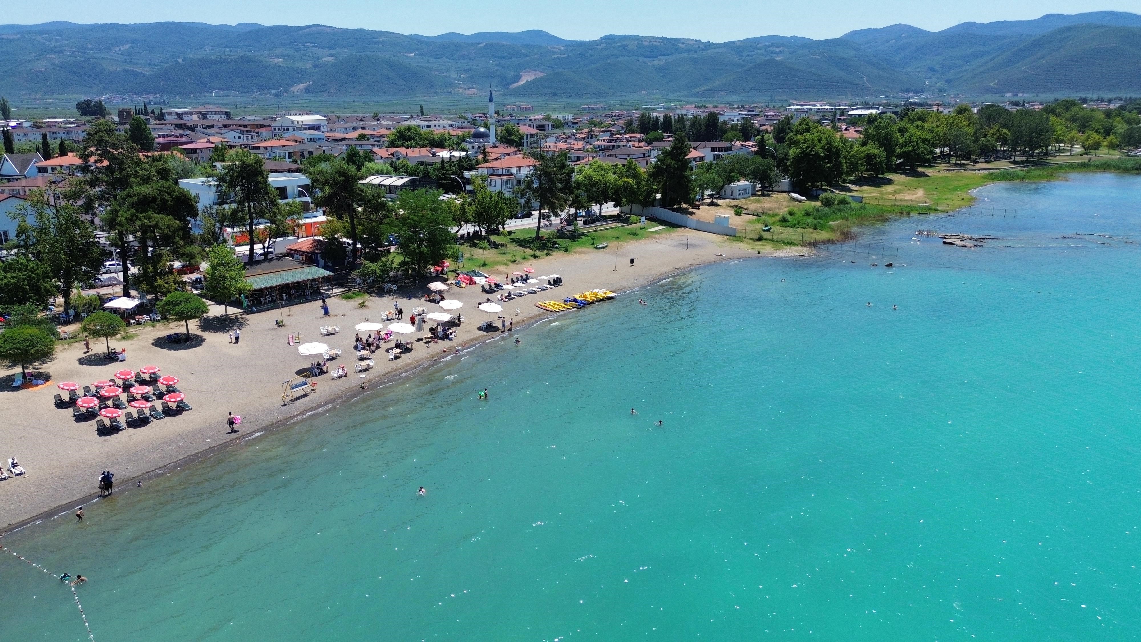 Doganin Ihtisami Iznik Golunun Turkuaz Guzelligi Goz Kamastiriyor (5)