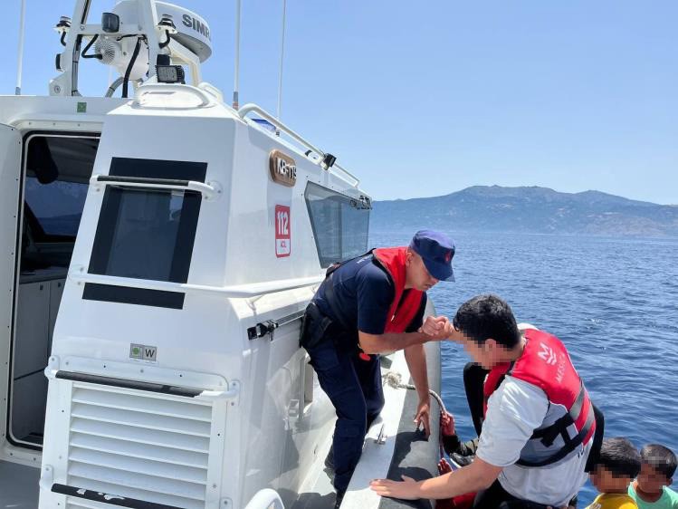 Ege Denizi'nde Insanlık Dışı Olay! Denize Atılarak Ölüme Terk Edildiler! (2)
