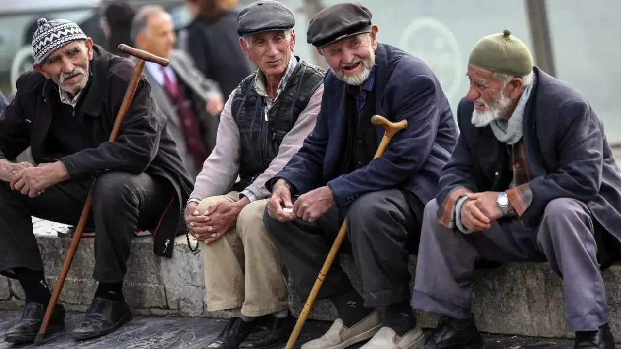 Emekli Maasi Ve Yurtdisi Cikis Puluna Zam