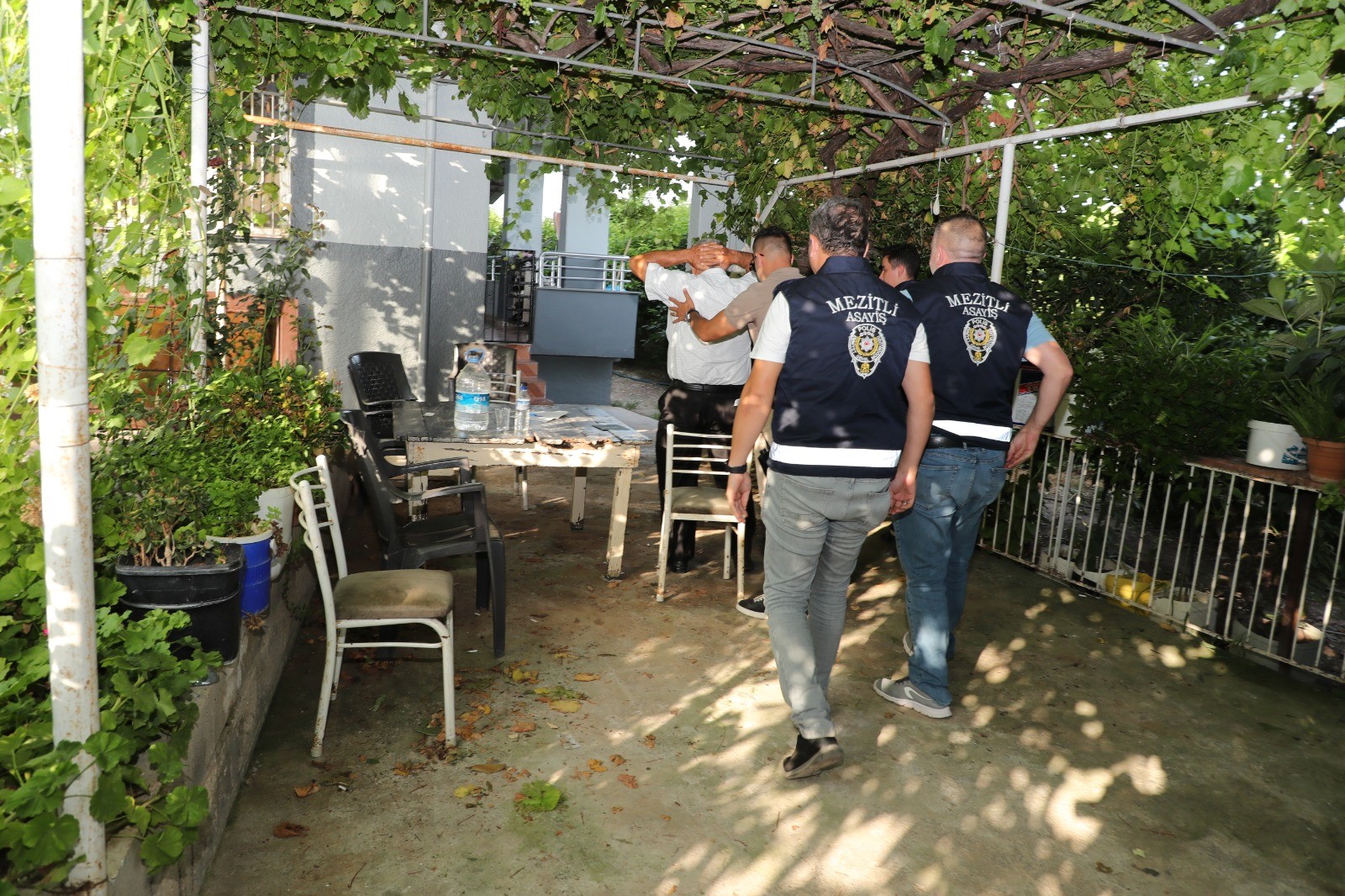 Şeytanın Aklına Gelmez!.. Yasaklı Madde Tacirleri Artık Limon Bahçelerinde Gizleniyor! (1)