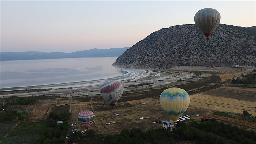 Turkiyenin Maldivleri Salda Golunde Sicak Hava Balon Turizmi Basladi-1