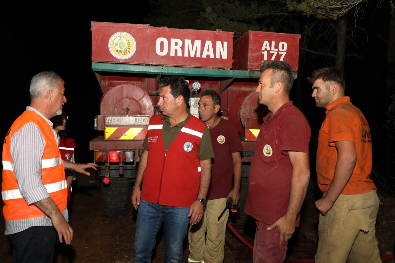 Büyükşehir Orman Yangınlarında Tüm Gücüyle Sahada (2)