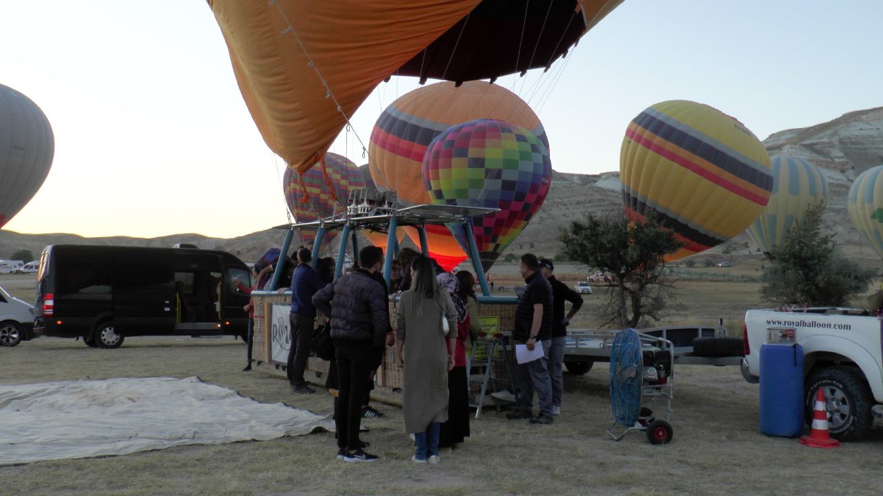 Kapadokyada Balonlarin Ucusuna Hava Engeli Iptaller Yagisla Basladi