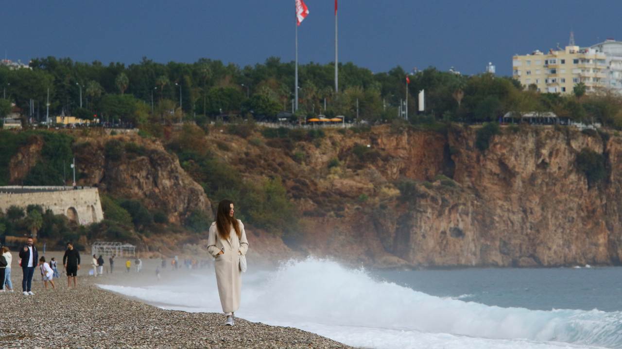 Antalyanin Hizli Degisen Havasi Yine Sasirtti Kar Yagmur Ve Gunes (2)