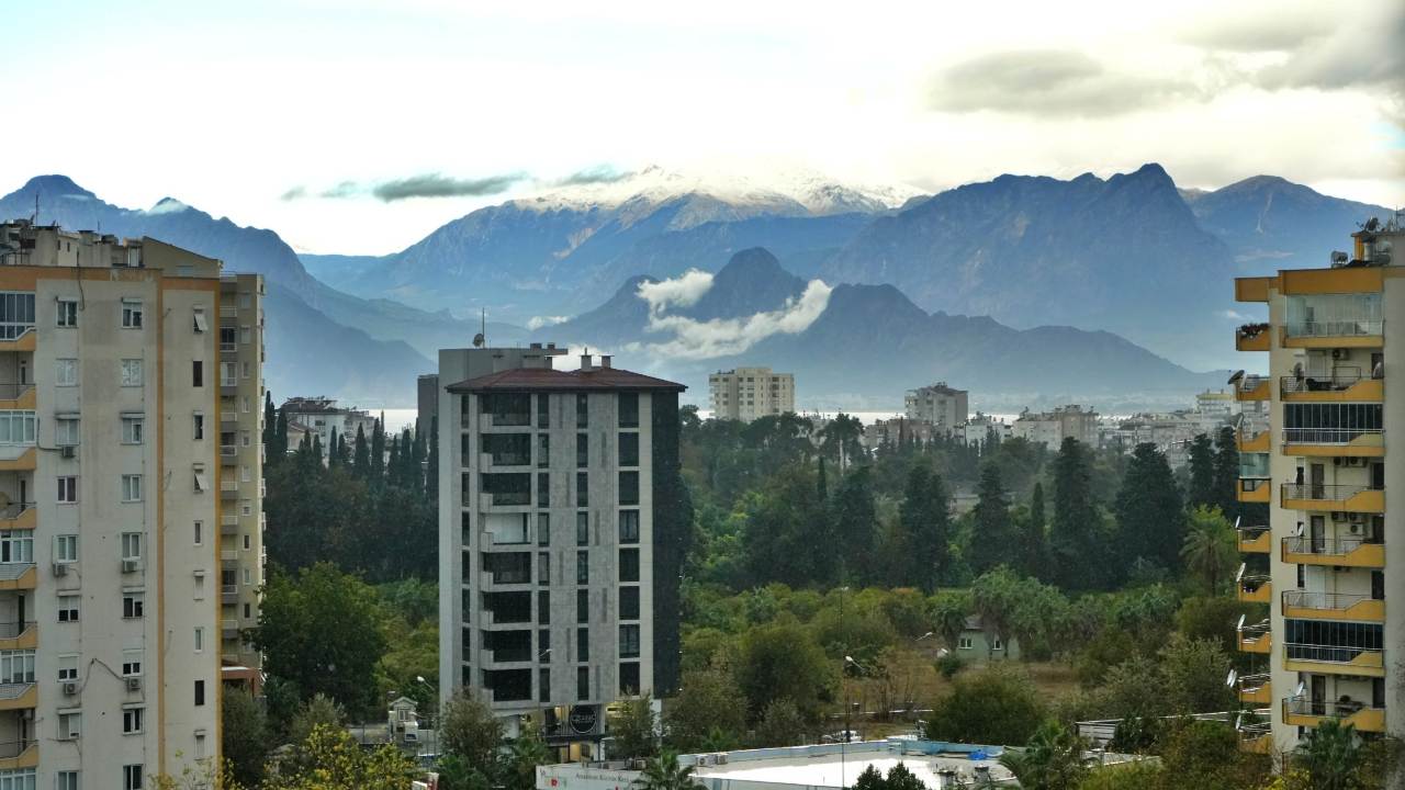 Antalyanin Hizli Degisen Havasi Yine Sasirtti Kar Yagmur Ve Gunes