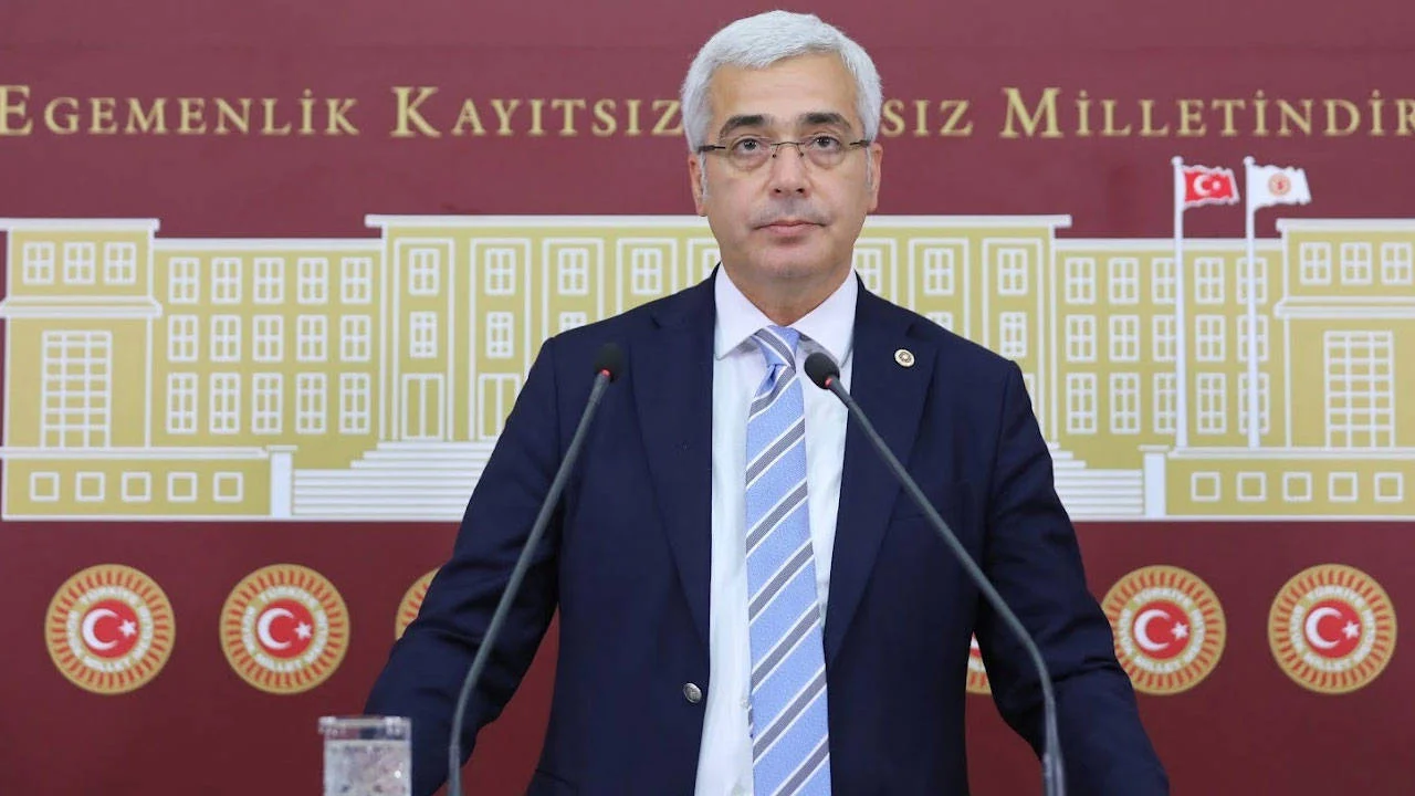 Dp Izmir Milletvekili Salih Uzun Istifa Etti