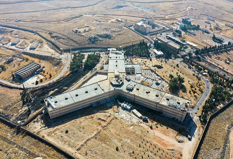 Mahkumlari Pressledikleri Iddia Ediliyor Sednaya Hapishanesi Gercekleri (3)